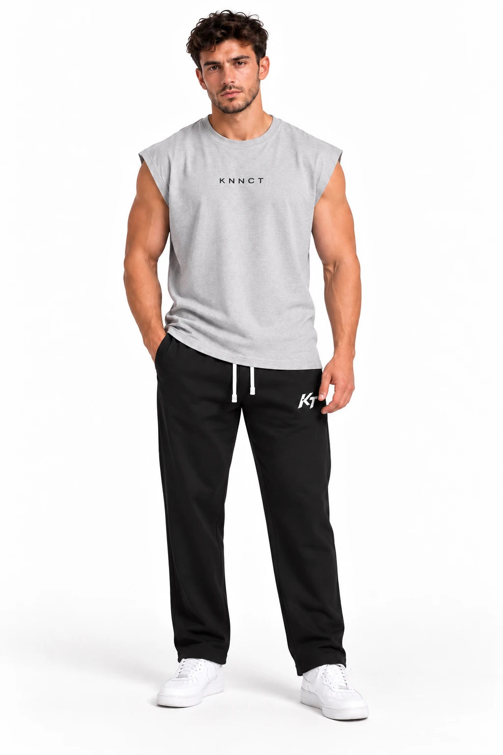 KNNCT Tank Top Oversize gris porté, tenue complète