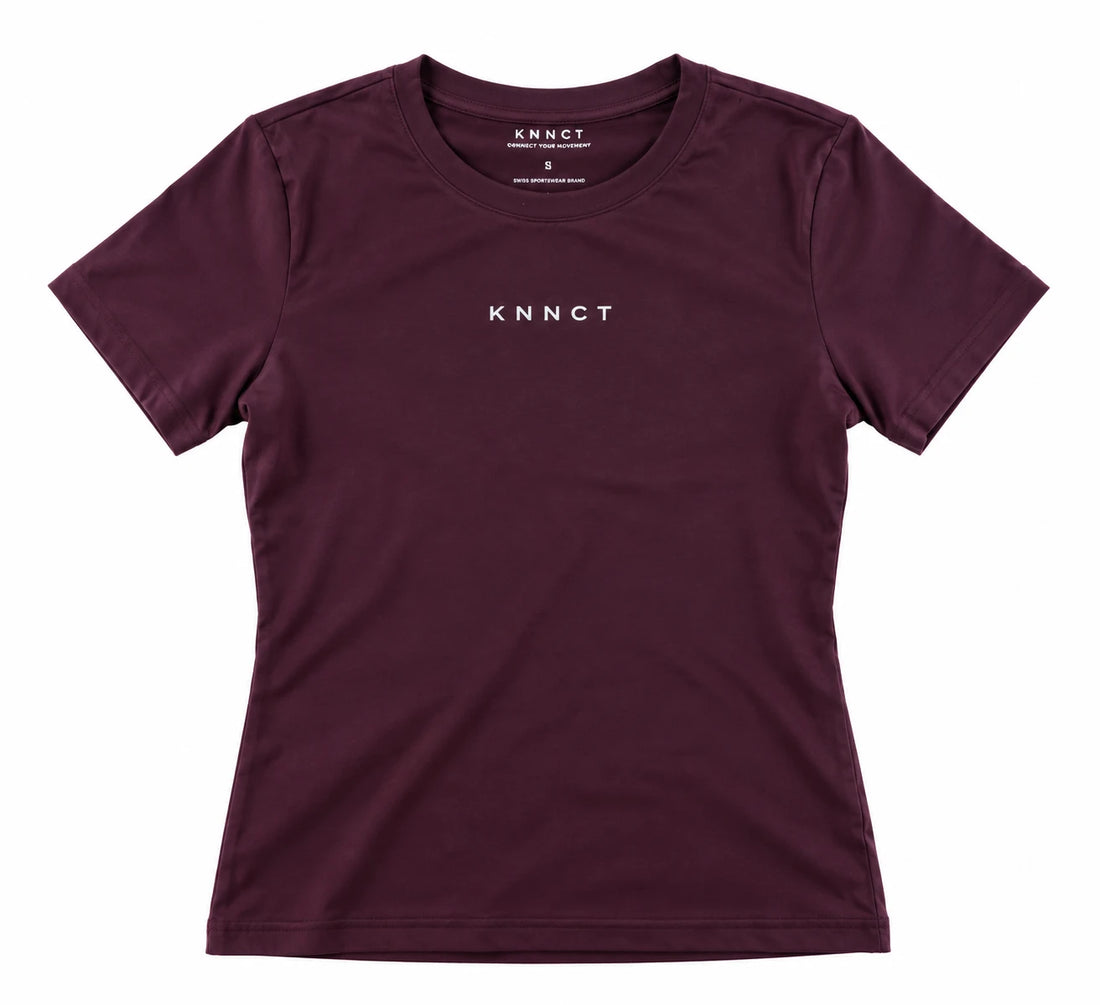KNNCT Performance Tee prune, logo KNNCT sur la poitrine