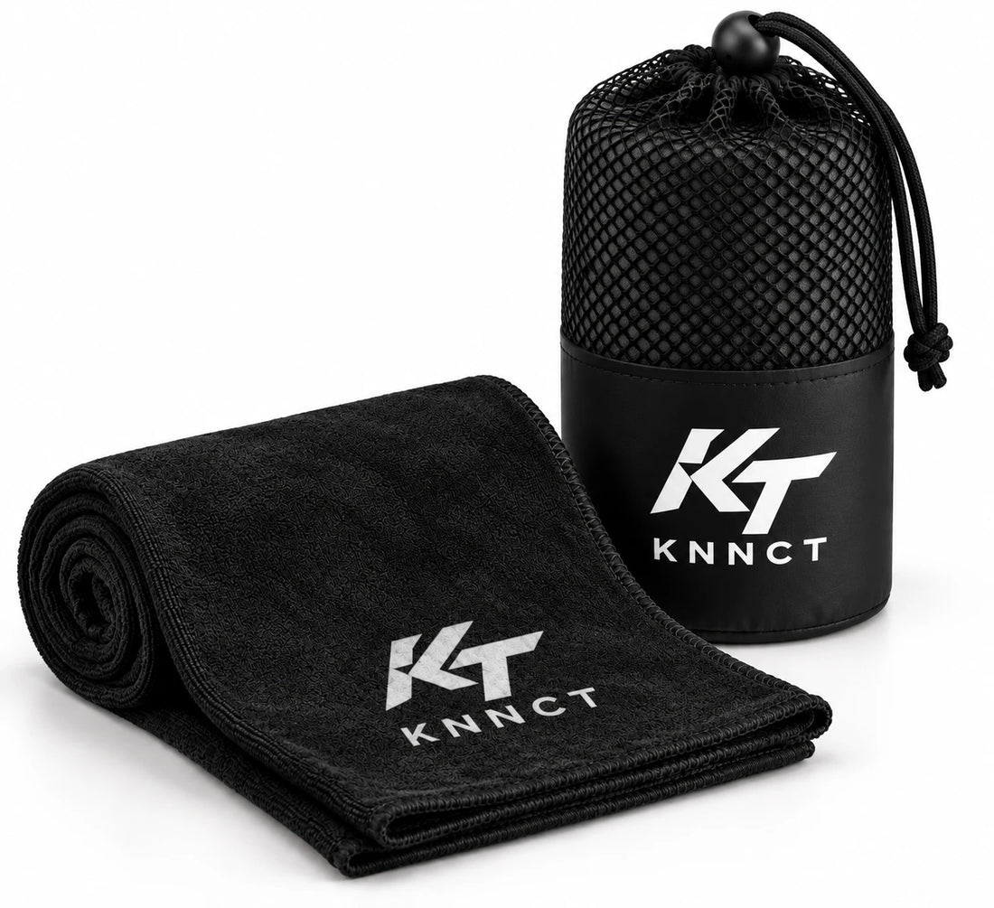 KNNCT Sport Towel noire avec sa pochette filet
